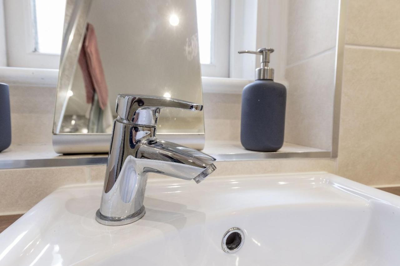 Stunning 1 Bed At Holyrood Palace & Arthurs Seat 爱丁堡 外观 照片